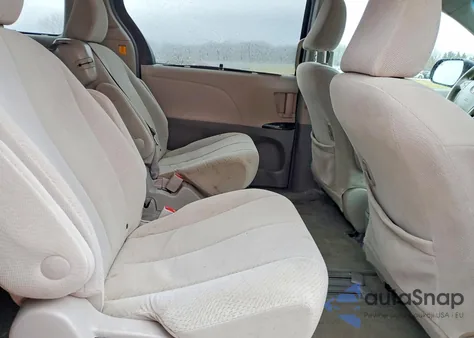 2011 Toyota Sienna Le z USA, uszkodzony, nr VIN 5TDKK3DC2BS099865